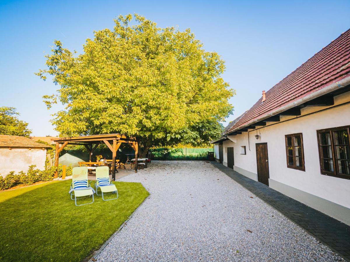 A Mi Kishazunk Vendeghaz Apartment Szomod Bagian luar foto