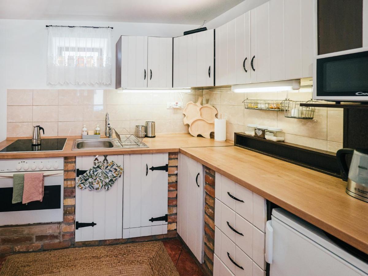 A Mi Kishazunk Vendeghaz Apartment Szomod Bagian luar foto