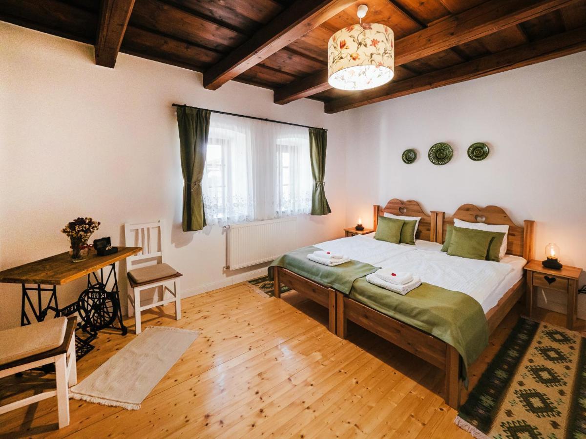 A Mi Kishazunk Vendeghaz Apartment Szomod Bagian luar foto