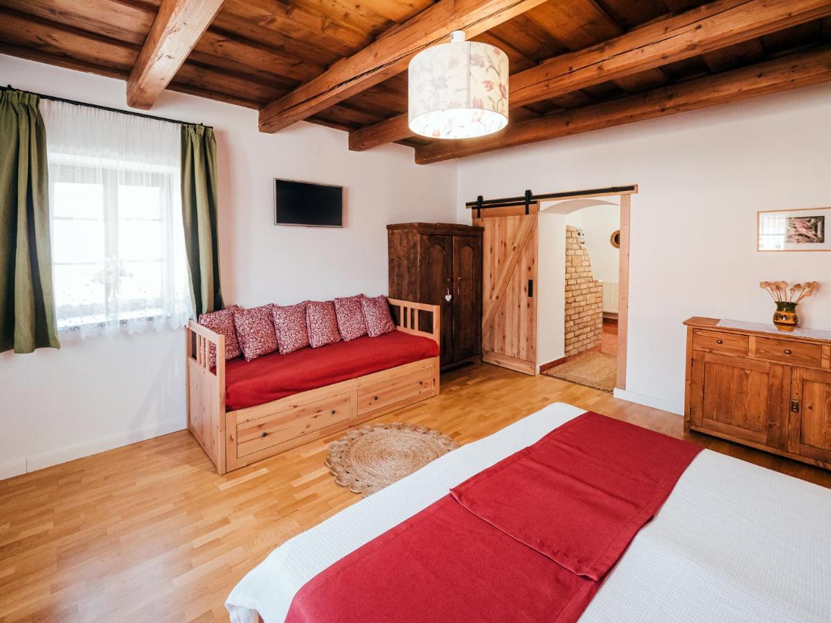 A Mi Kishazunk Vendeghaz Apartment Szomod Bagian luar foto